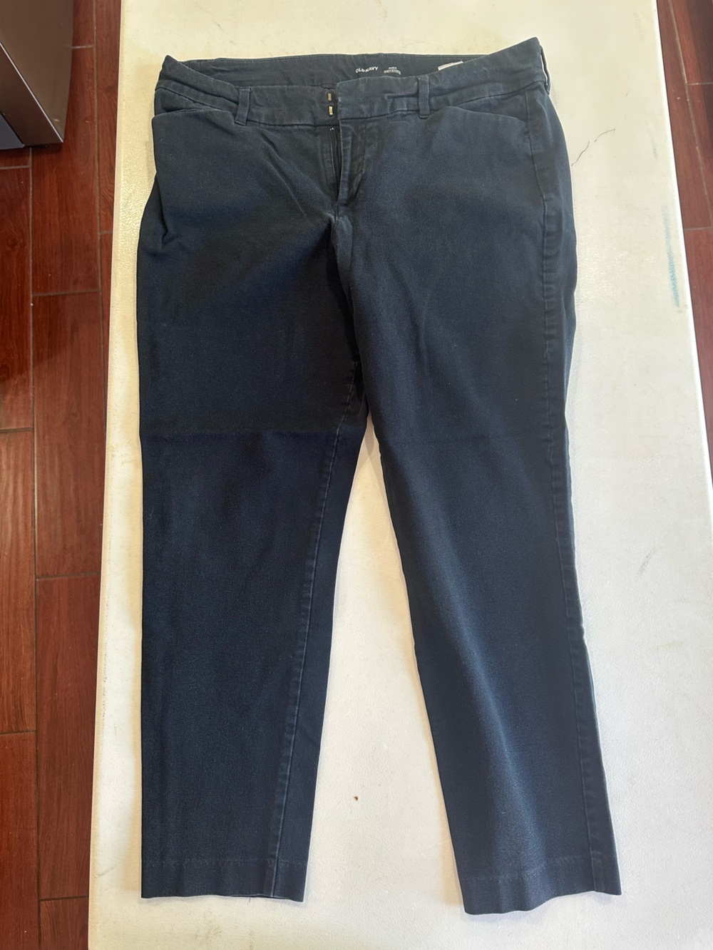 Old Navy Women’s Slim Straight Jeans in Black